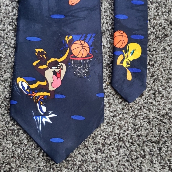 1995 Looney Tunes Mania Basketball Tie - Picture 2 of 4